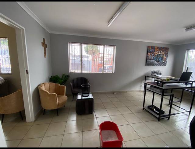 991M² WAREHOUSE TO LET IN MARAISBURG